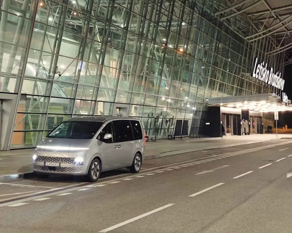 Vozidlo pripravené na letiskový transfer